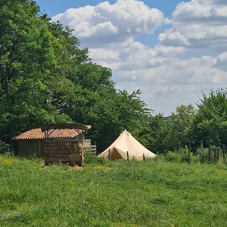 Nuit *é* Toilée à La Ferme Du Petit Puyaume Glamping Montravers