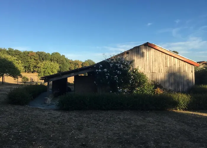 Luxury tent Nuit *e* Toilee A La Ferme Du Petit Puyaume Montravers