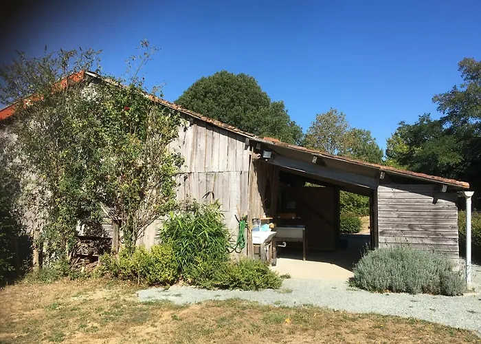 Nuit *e* Toilee A La Ferme Du Petit Puyaume Luxury tent