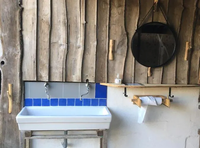 Luxury tent Nuit *e* Toilee A La Ferme Du Petit Puyaume