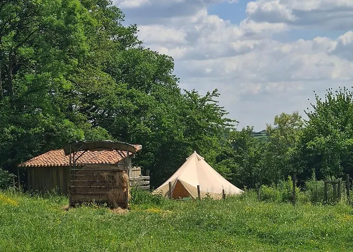 Nuit *e* Toilee A La Ferme Du Petit Puyaume Luxury tent Montravers
