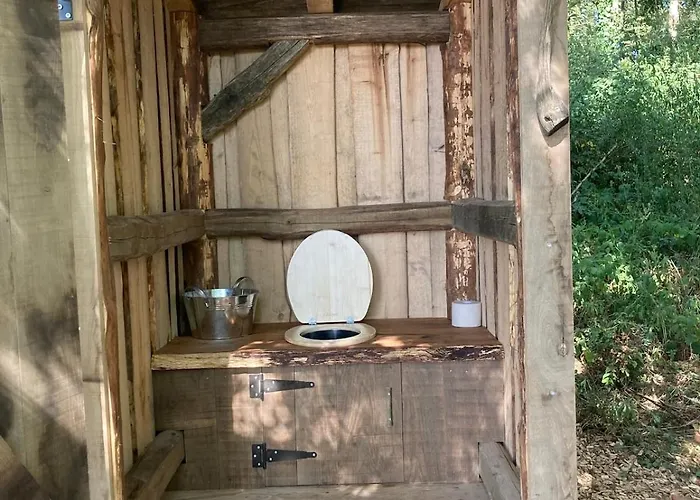 Luxury tent Nuit *e* Toilee A La Ferme Du Petit Puyaume Montravers