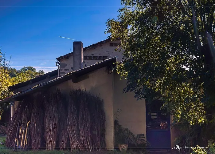 Nuit *e* Toilee A La Ferme Du Petit Puyaume Luxury tent