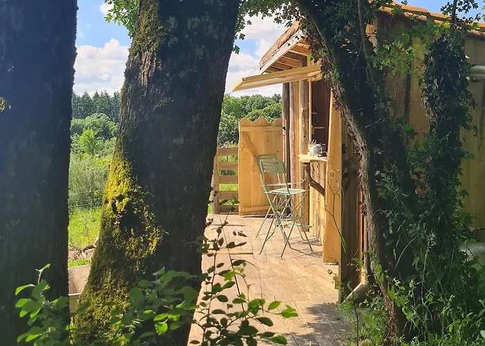 Nuit *e* Toilee A La Ferme Du Petit Puyaume Luxury tent Montravers